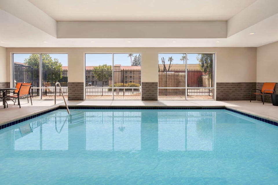 LaQuinta Inn & Suites by Wyndham San Bernardino Hotel in Colton