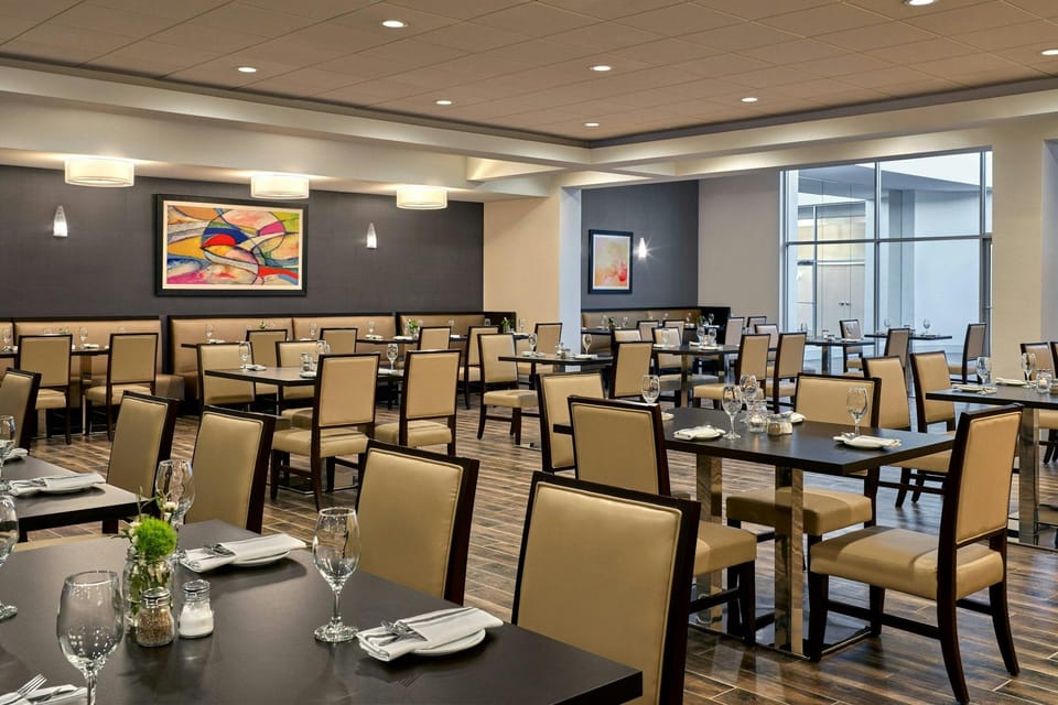 Delta Hotels Chicago Willowbrook Hotel in Willowbrook