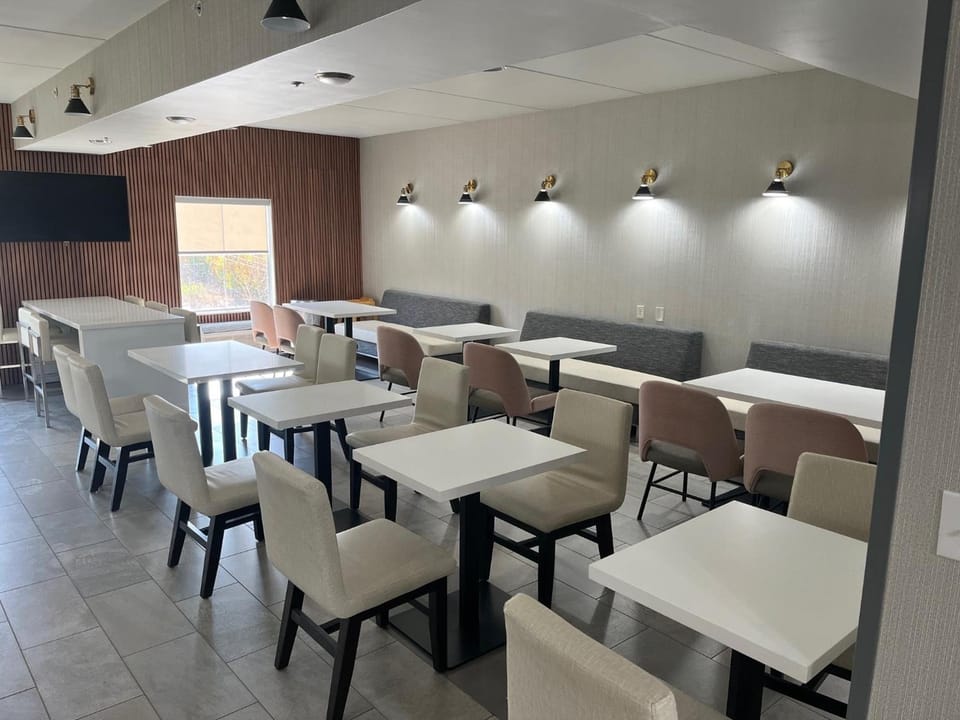 Wingate by Wyndham Youngstown/Austintown Resort in Austintown