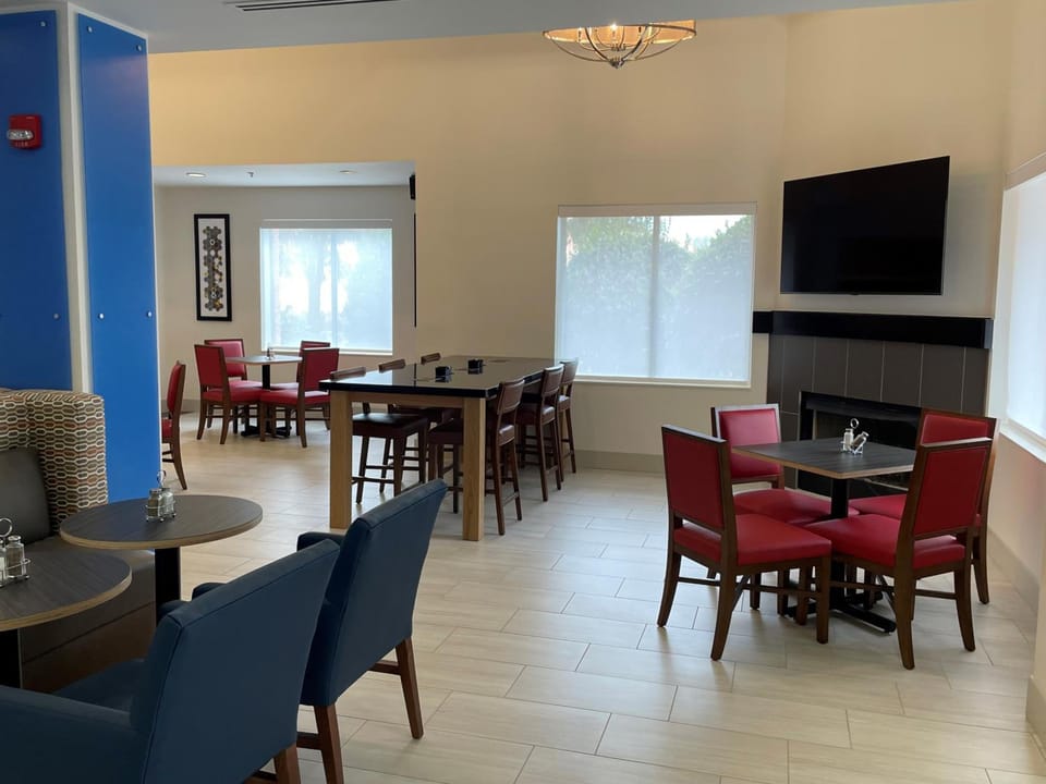 Holiday Inn Express Hotel & Suites Bluffton at Hilton Head Area By IHG Hotel in Bluffton