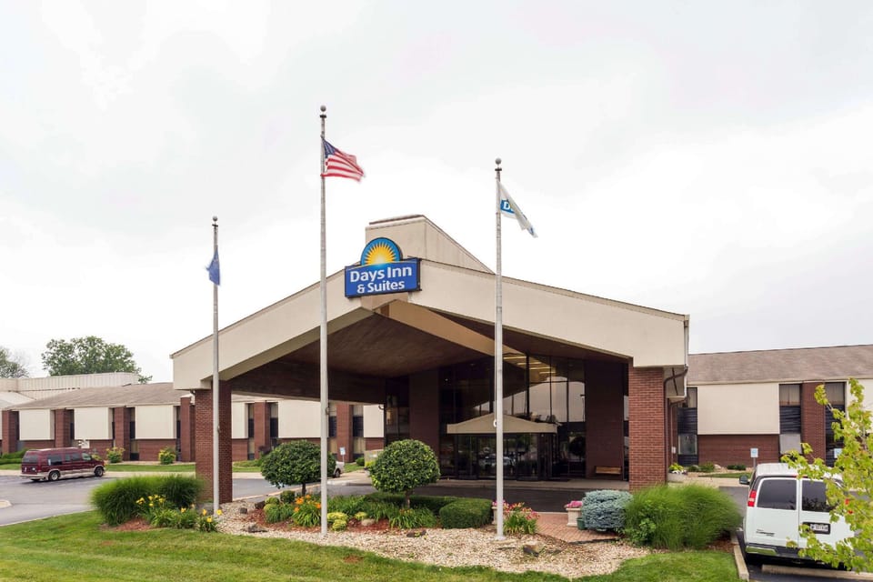 Days Inn & Suites by Wyndham Northwest Indianapolis Hotel in Pike Township