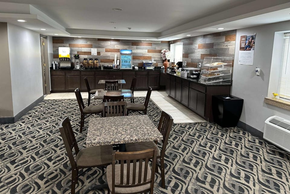 La Quinta Inn and Suites by Wyndham Cincinnati North Hotel in Ohio