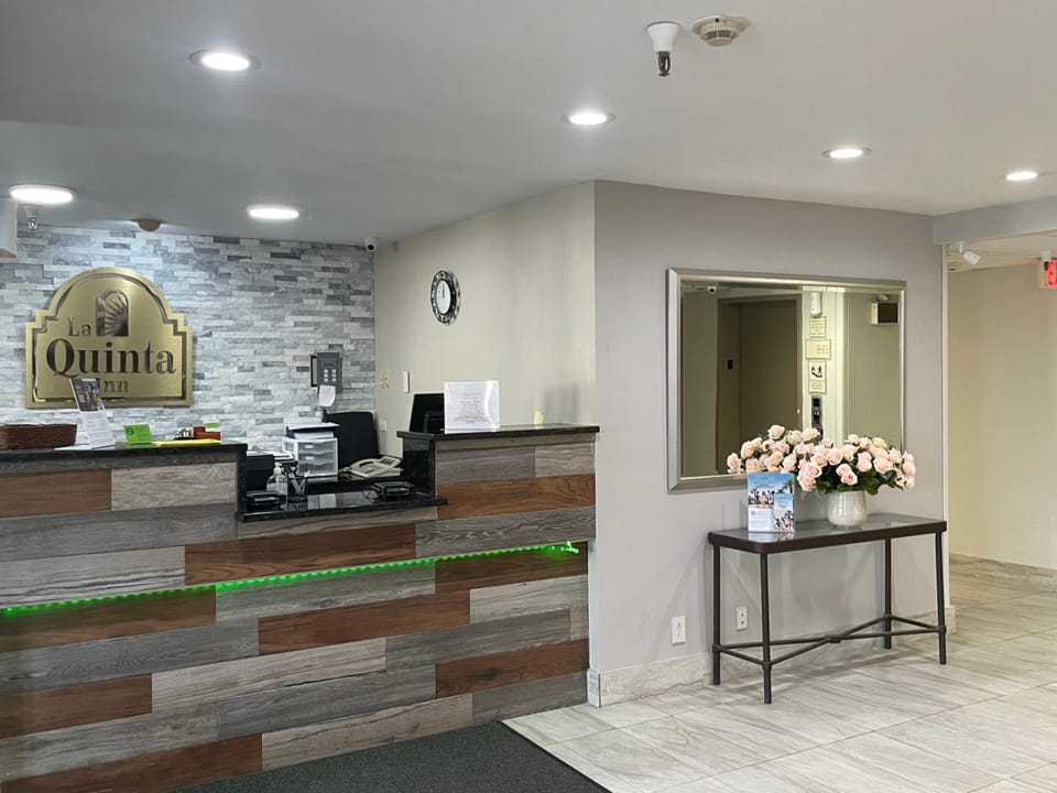 La Quinta Inn and Suites by Wyndham Cincinnati North Hotel in Ohio