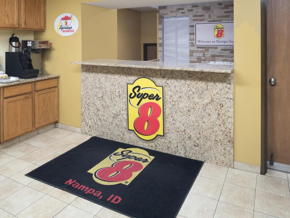 Super 8 By Wyndham Nampa Hotel in Nampa