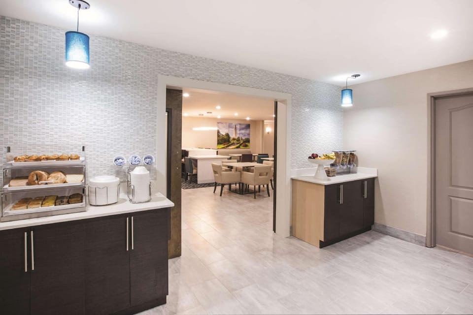 La Quinta Inn & Suites by Wyndham Walker - Denham Springs Hotel in Mississippi