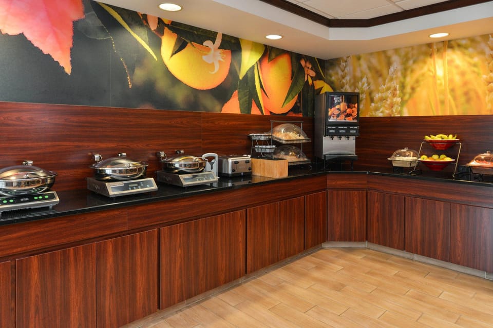 Fairfield by Marriott Inn & Suites Cleveland Avon Hotel in Lake Erie