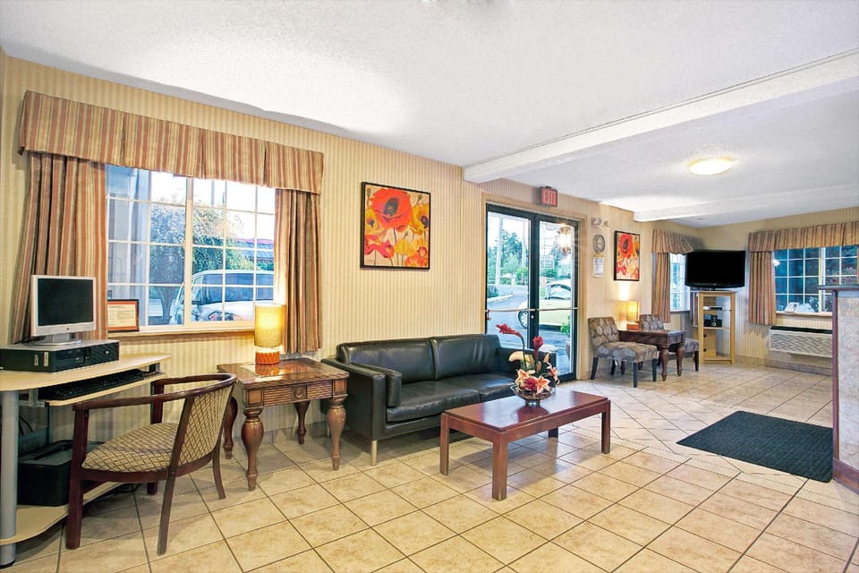 Days Inn by Wyndham Federal Way Hotel in Federal Way