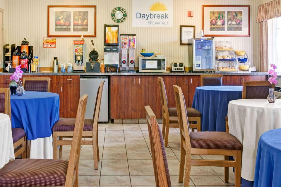 Days Inn by Wyndham Federal Way Hotel in Federal Way