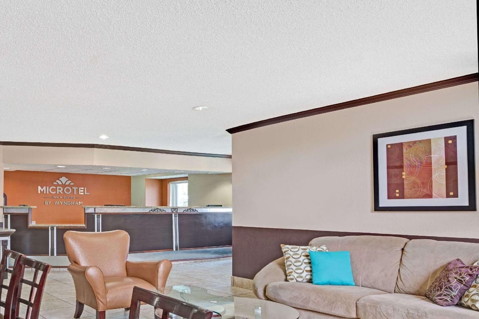 Microtel Inn & Suites by Wyndham Houston Hotel in Nassau Bay