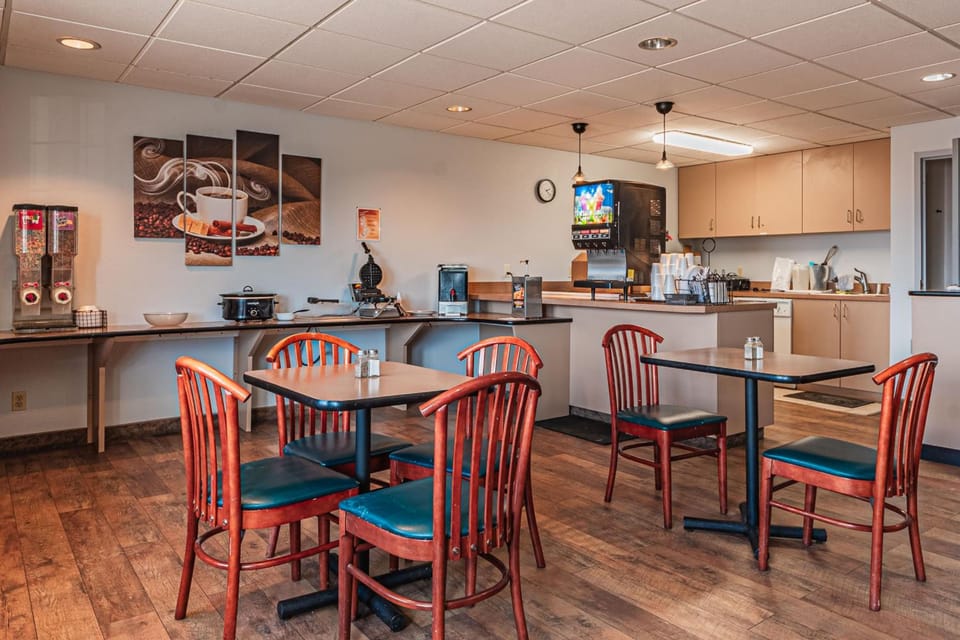 Travelodge by Wyndham Colorado Springs Airport/Peterson SFB Hotel in Colorado Springs