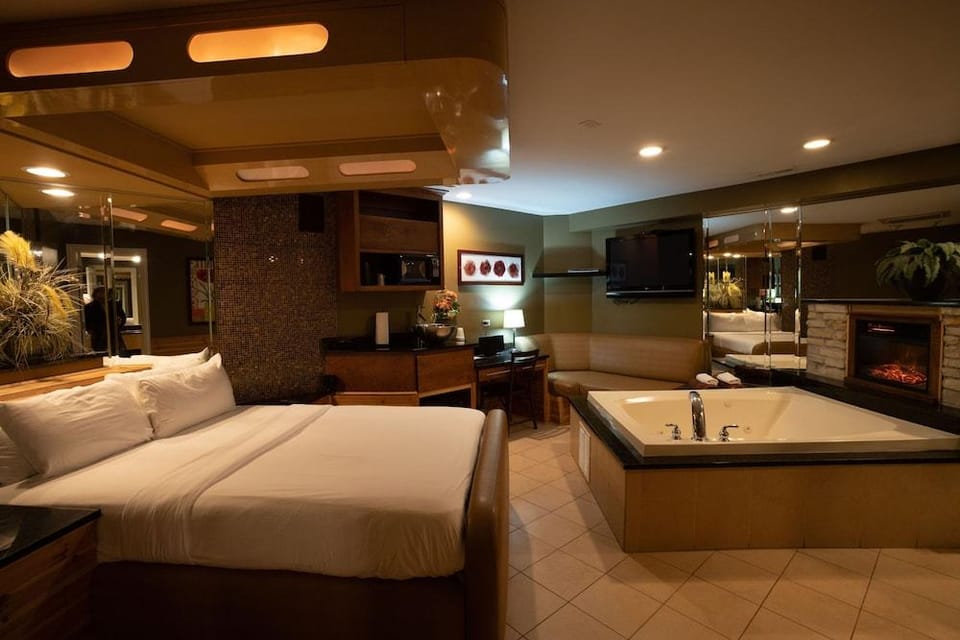 The Champagne Lodge and Luxury Suites Resort in Indiana