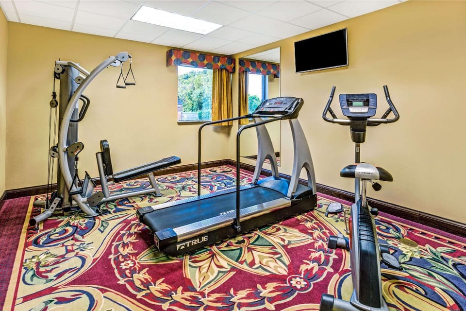 Days Inn & Suites by Wyndham Jeffersonville IN Hotel in Clarksville