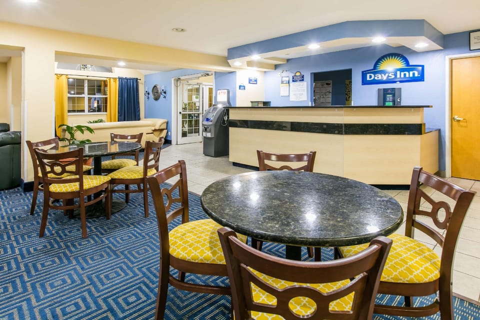 Days Inn & Suites by Wyndham Pryor Hotel in Ozark Mountains