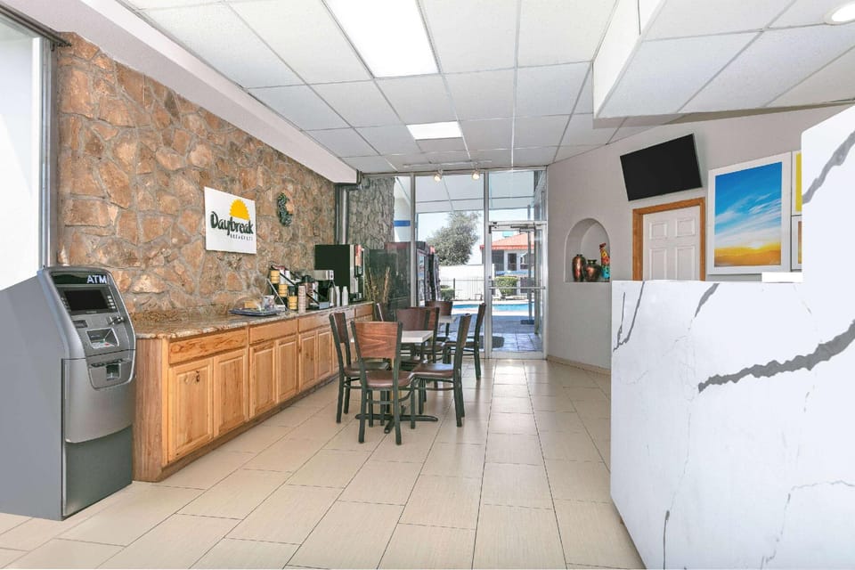 Days Inn by Wyndham South Fort Worth Hotel in Fort Worth