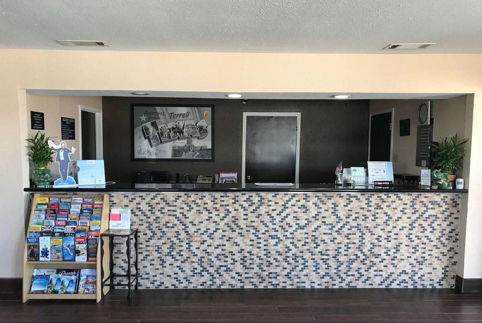 Super 8 by Wyndham Terrell Hotel in Texas