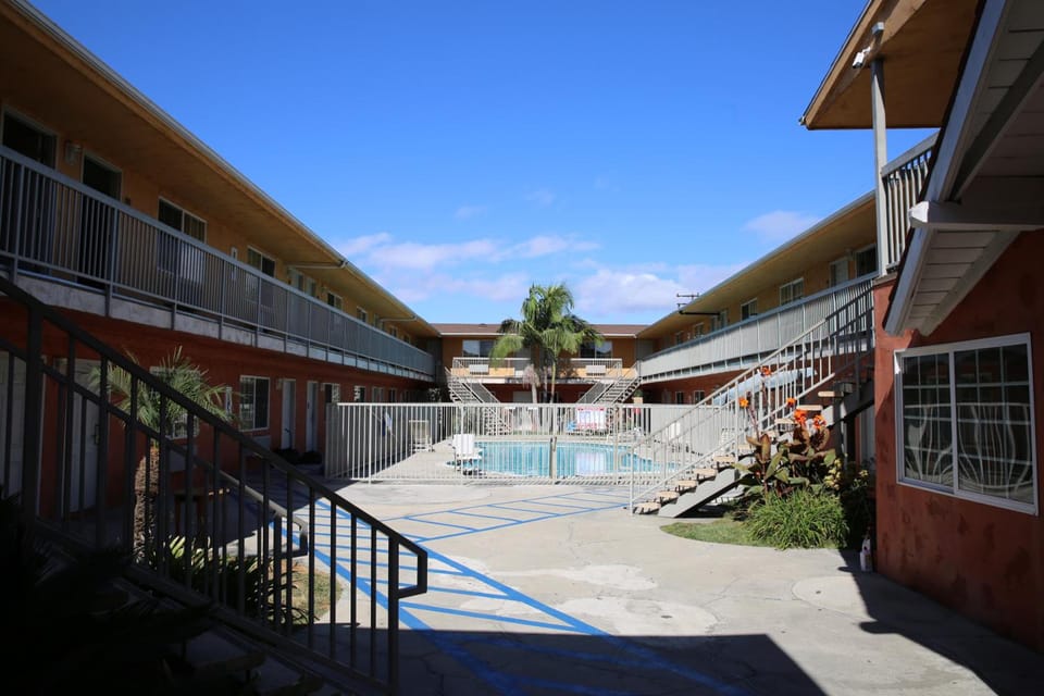 Chateau Inn & Suites Resort in Downey