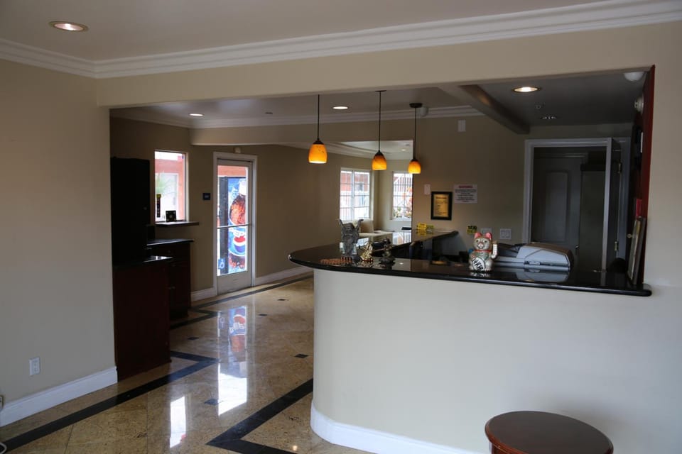 Chateau Inn & Suites Resort in Downey