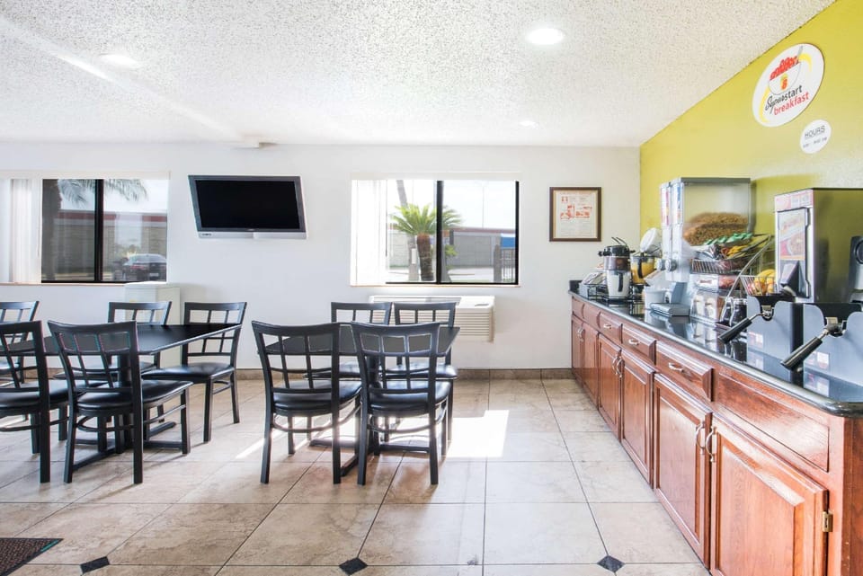 Super 8 By Wyndham Harlingen Tx Hotel in Harlingen