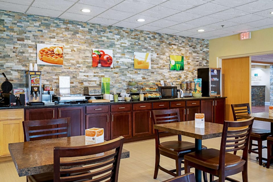 Quality Inn & Suites Robbinsville Hotel in Robbinsville