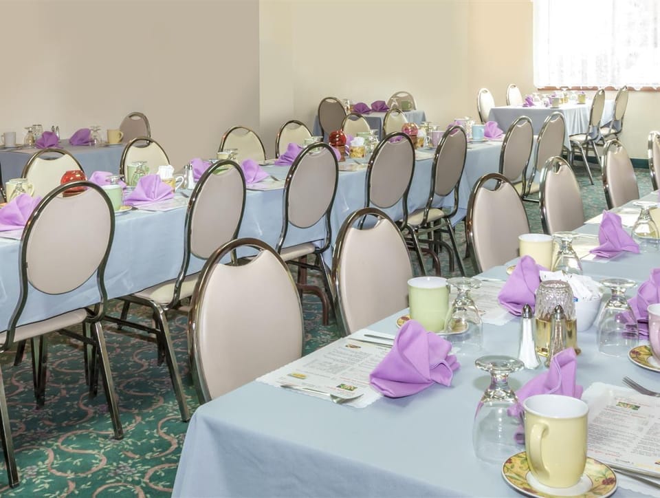 Howard Johnson by Wyndham Tillsonburg Hotel in Lake Erie