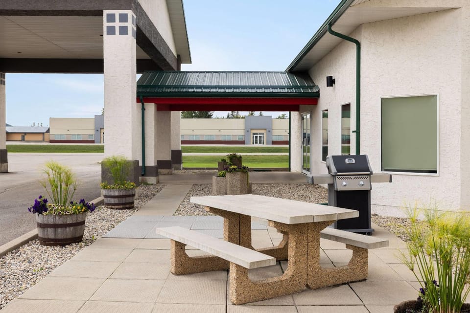 Super 8 By Wyndham Swan River Mb Hotel in Manitoba