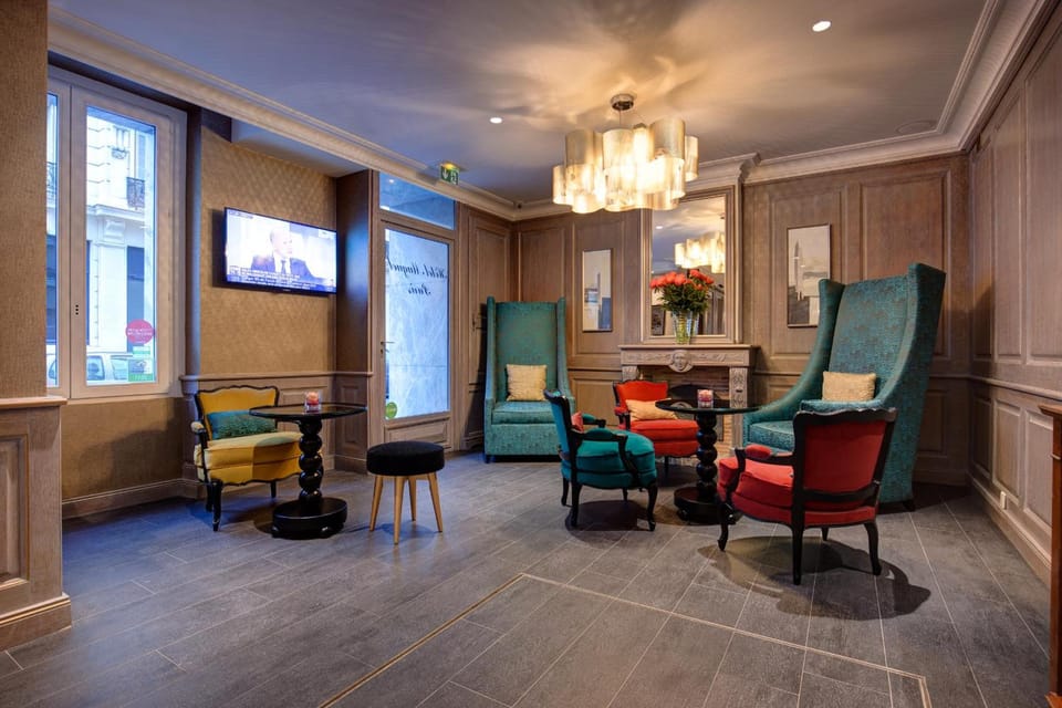 Shared lounge/TV area