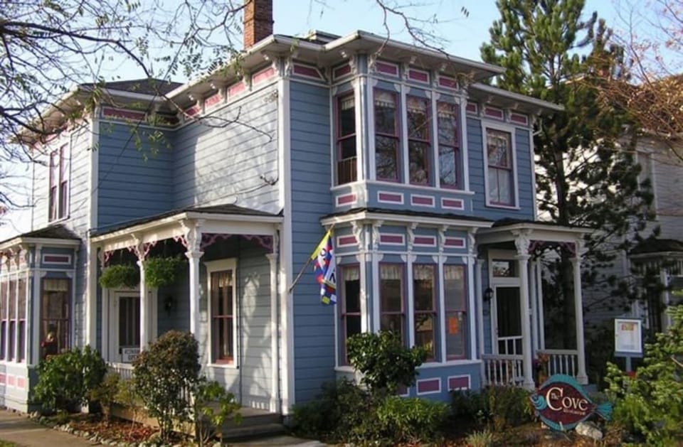 THE INN AT PENN COVE - BED AND BREAKFAST Inn in Coupeville