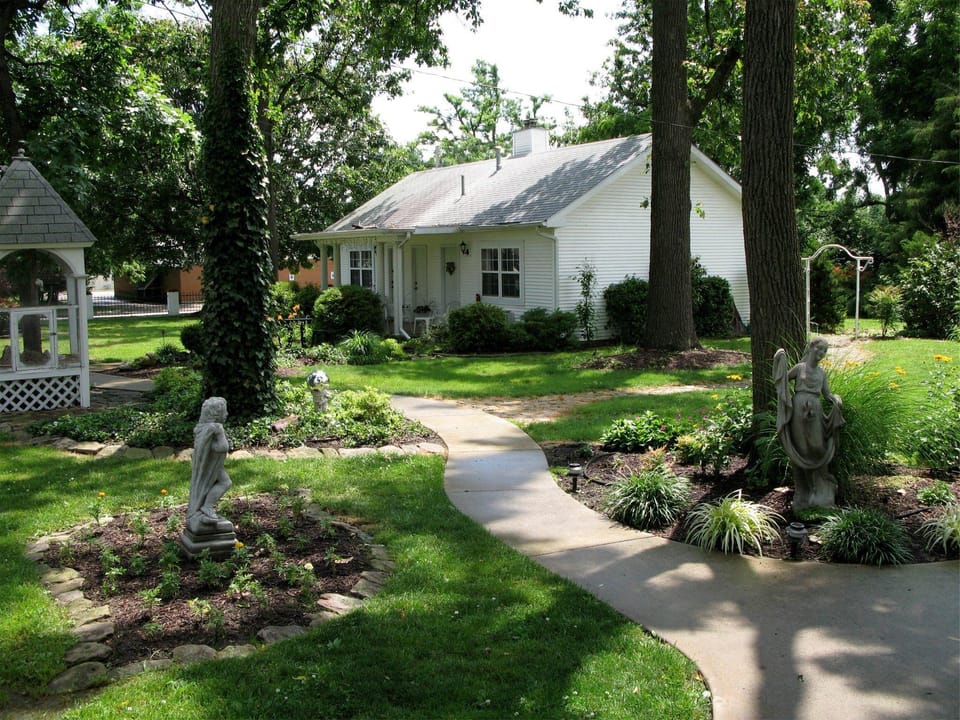 THE DICKEY HOUSE BED & BREAKFAST Hotel in Ozark Mountains
