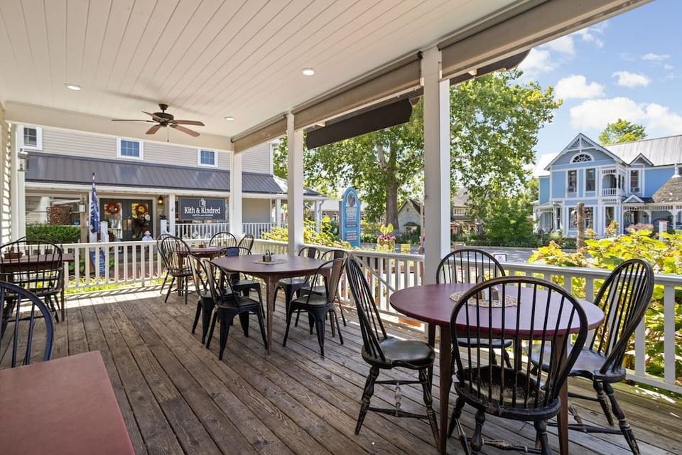 ARTISTS COLONY INN & RESTAURANT - BED AND BREAKFAST - ADULT ONLY Inn in Indiana