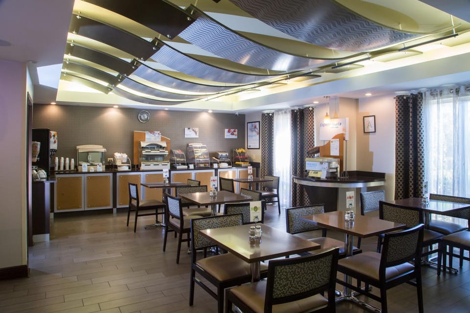 HOLIDAY INN EXPRESS HOTEL AND SUITES OXFORD By IHG Hotel in Oxford