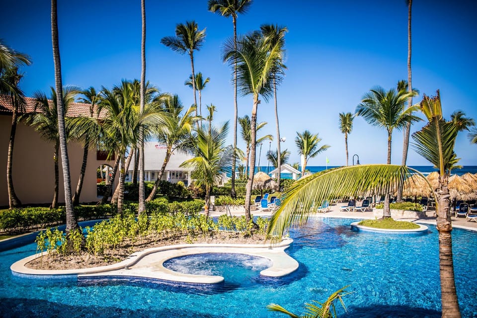 Swimming pool [outdoor]