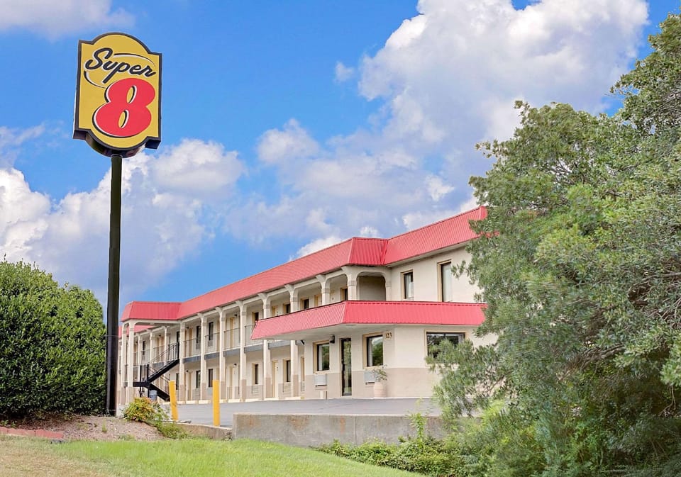 Super 8 By Wyndham Laurel Hotel in Mississippi