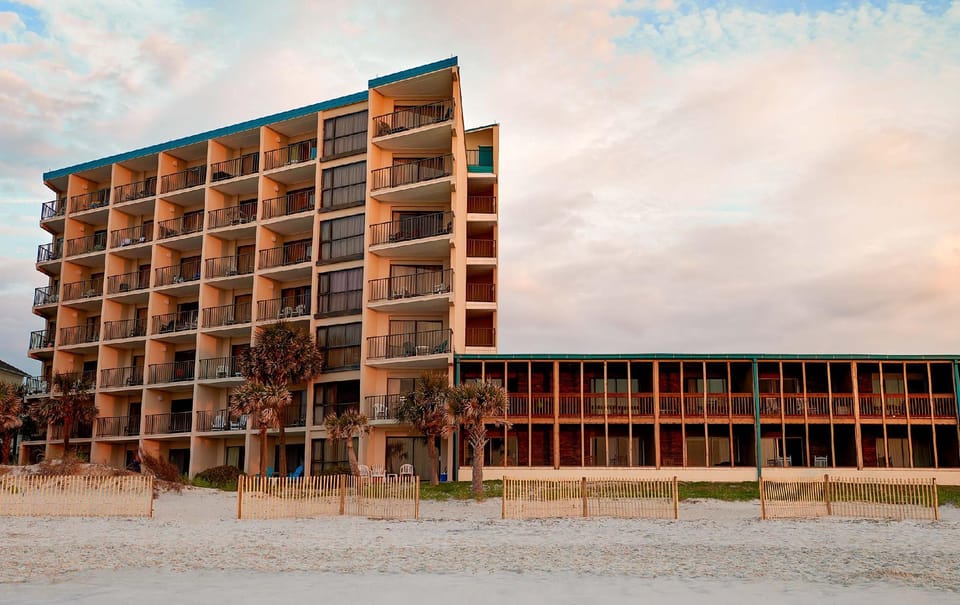 OCEANFRONT LITCHFIELD INN Inn in South Carolina
