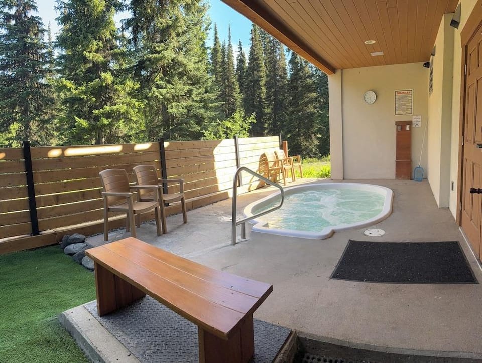 THE PINNACLE LODGE Lodge in British Columbia