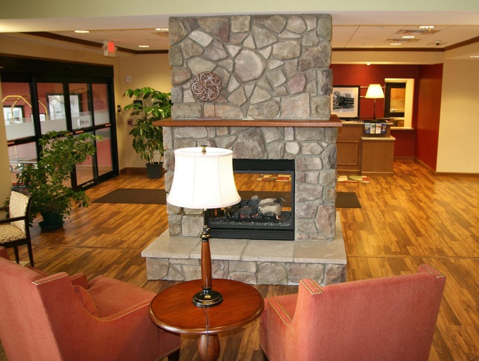 HAMPTON INN & SUITES WARREN Hotel in Allegheny River