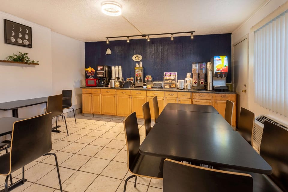 Super 8 By Wyndham Wooster Hotel in Wooster