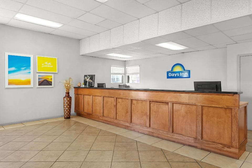 Days Inn by Wyndham Huntington Hotel in Pea Ridge