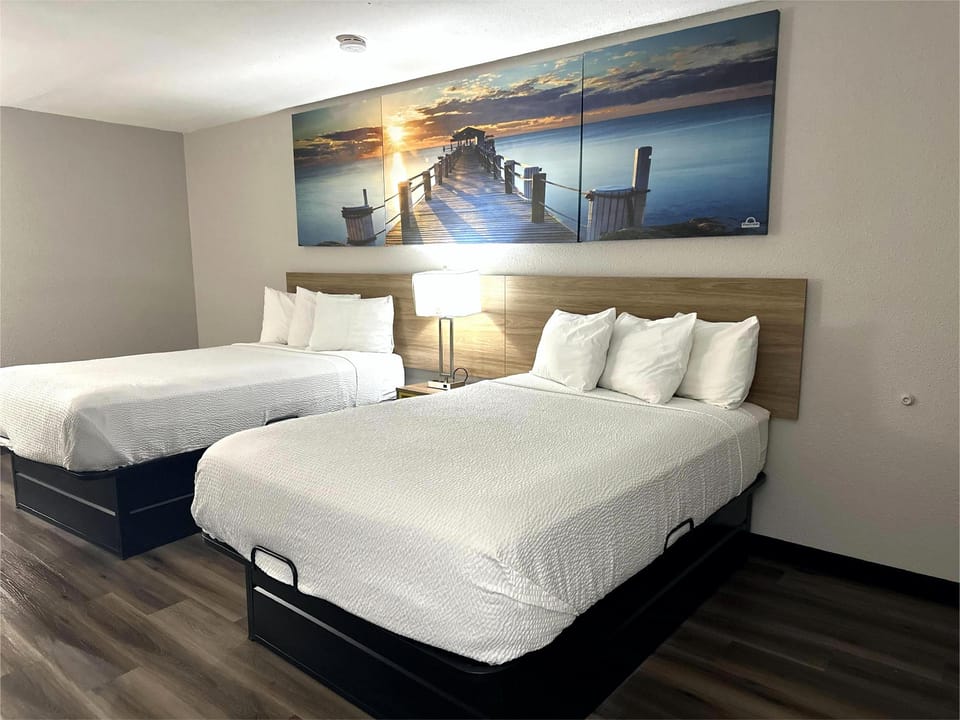 Days Inn by Wyndham Huntington Hotel in Pea Ridge