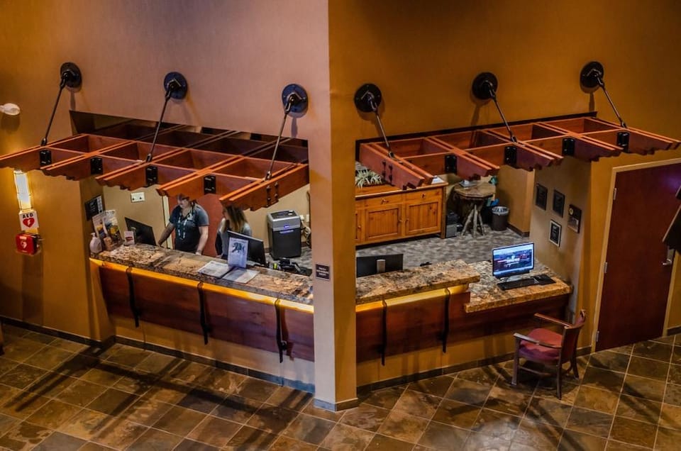 LODGE AT FEATHER FALLS CASINO Lodge in Oroville