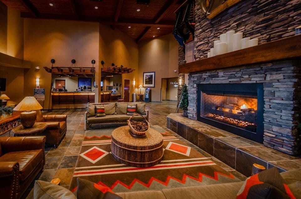 LODGE AT FEATHER FALLS CASINO Lodge in Oroville