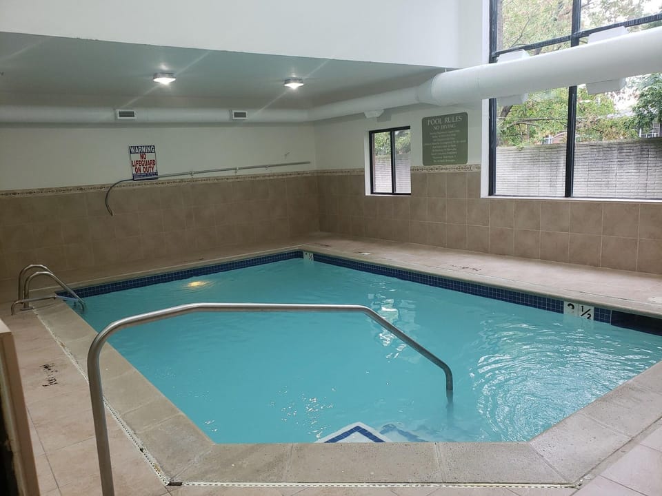 A VICTORY SUITES - WARREN Hotel in Warren