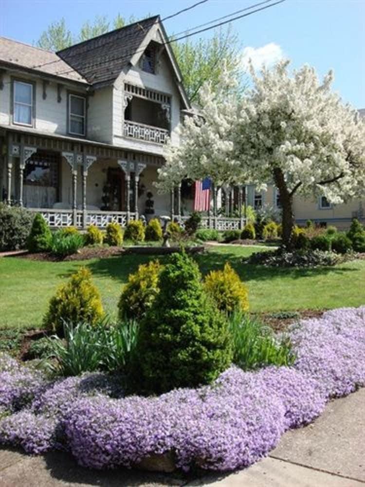 ROCKING HORSE INN - BED AND BREAKFAST Inn in Ohio