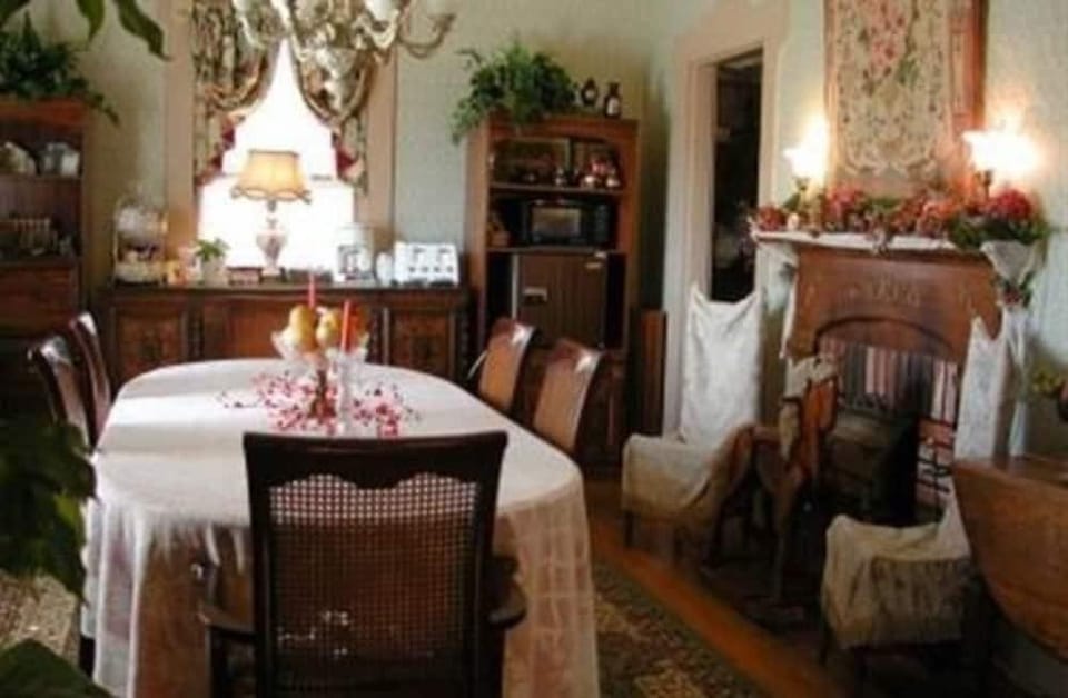 ROCKING HORSE INN - BED AND BREAKFAST Inn in Ohio