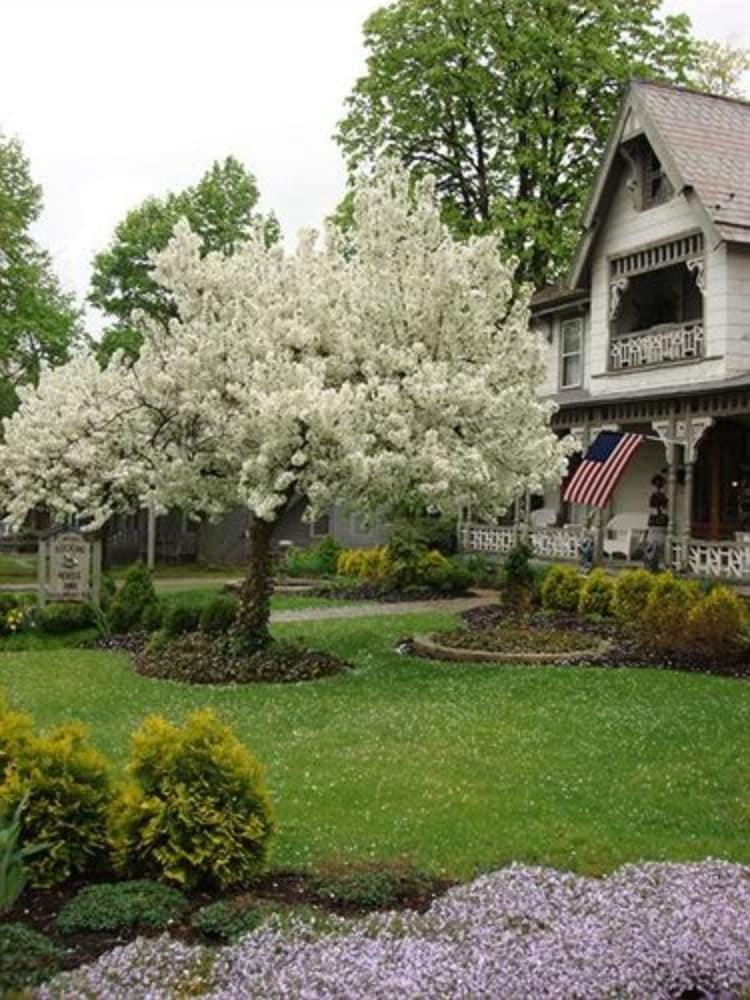 ROCKING HORSE INN - BED AND BREAKFAST Inn in Ohio