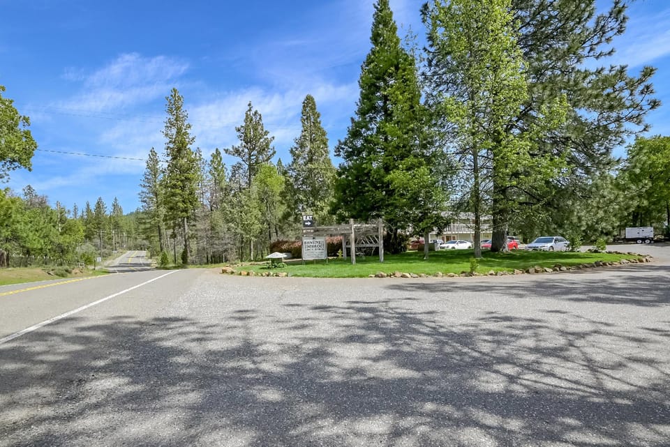 BROWNSVILLE MOTEL Hotel in Sierra Nevada