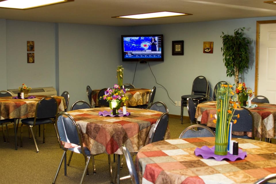 Cottonwood Inn & Suites Motel in Kansas