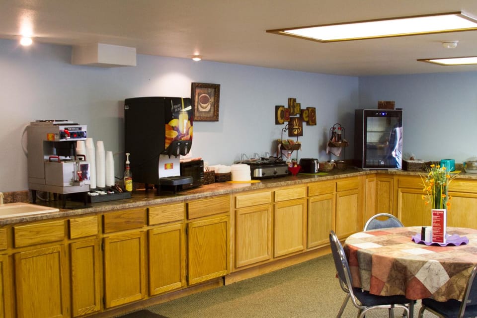 Cottonwood Inn & Suites Motel in Kansas