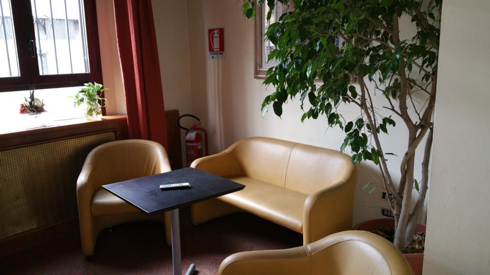 Shared lounge/TV area