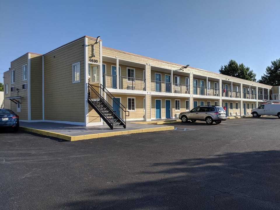 Americas Best Value Inn Indy Northwest Motel in Pike Township