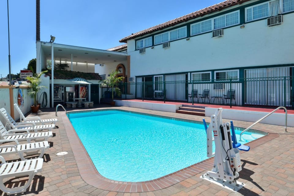 Americas Best Value Inn Loma Lodge Hotel in Point Loma